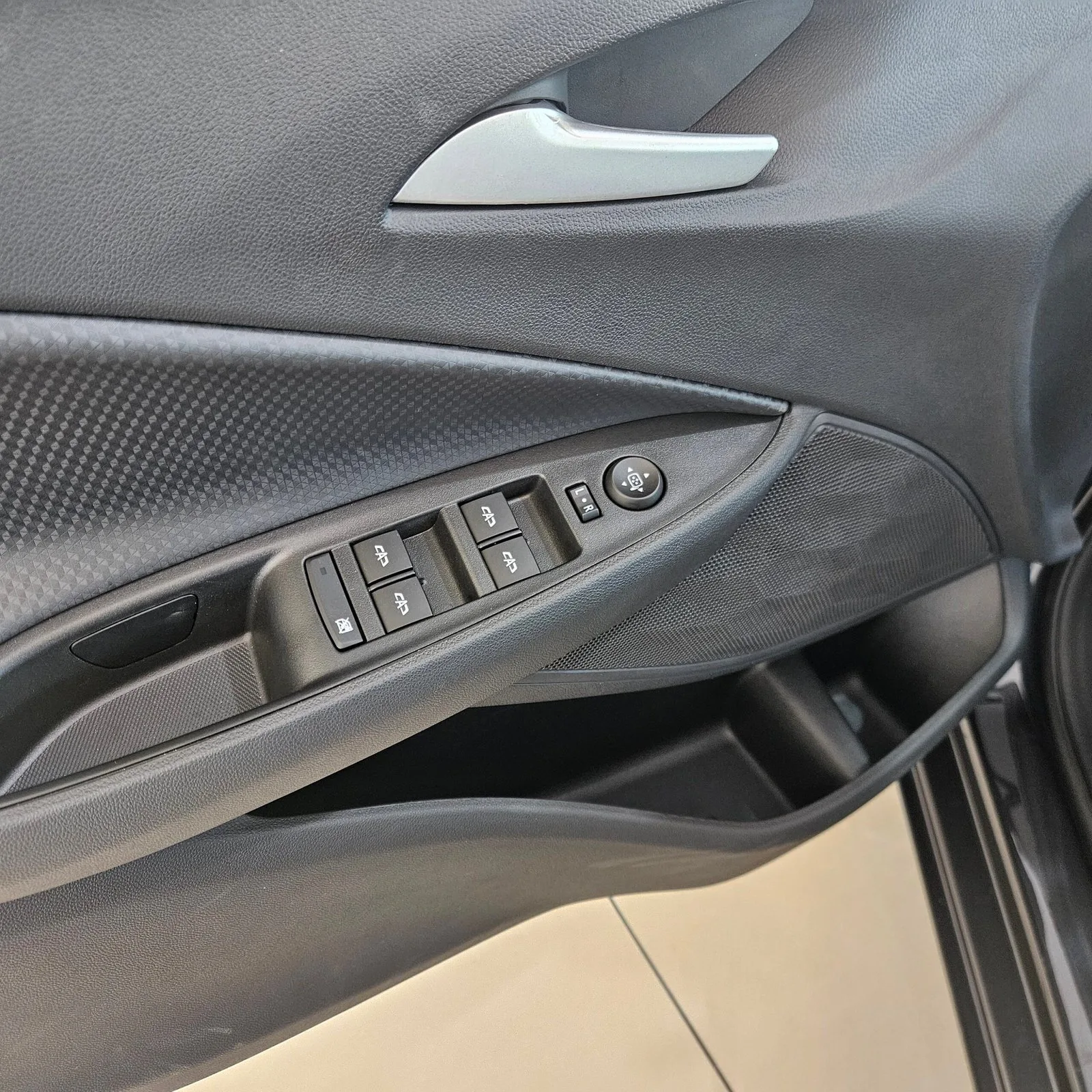 Chevrolet Onix — foto 9