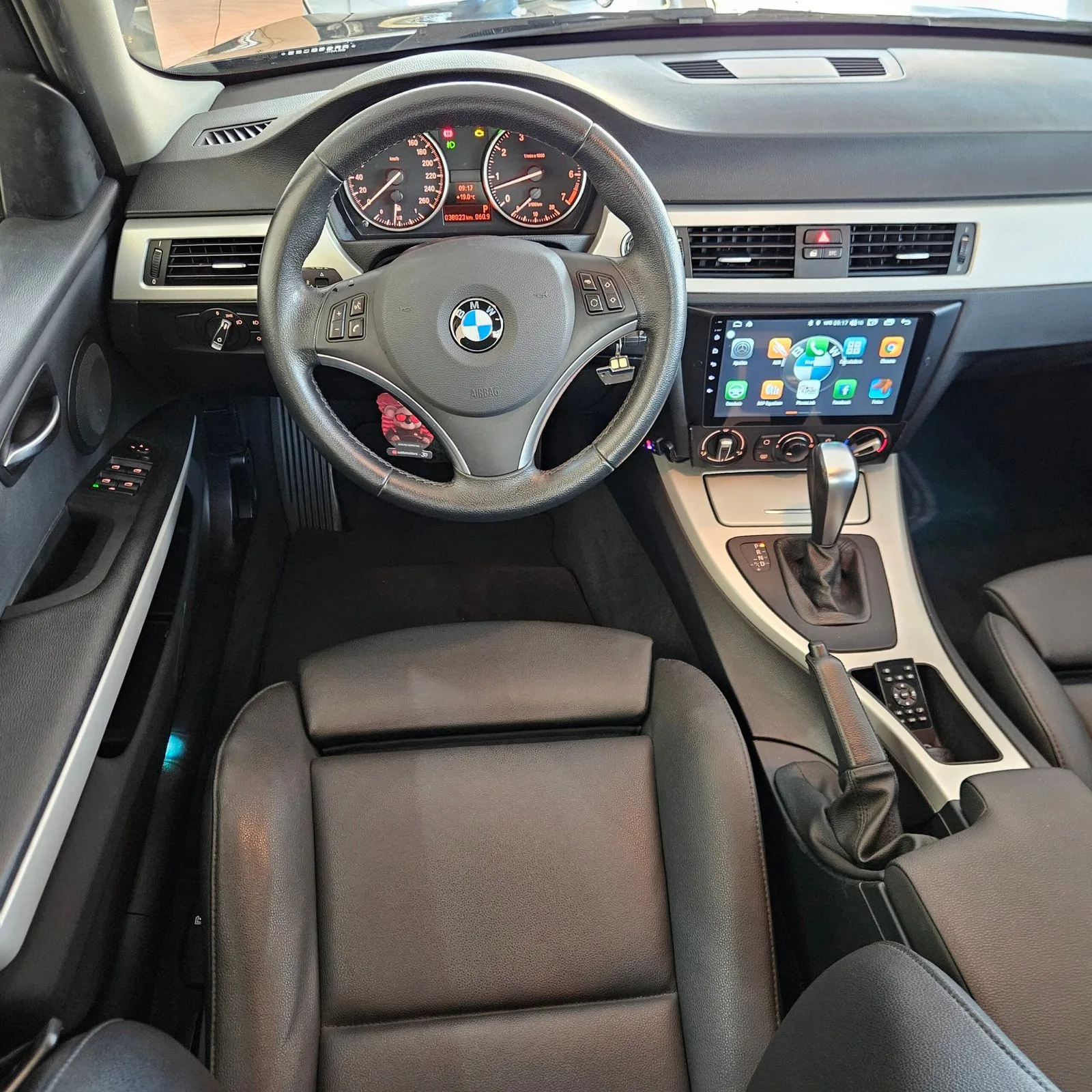 BMW 320i — foto 9