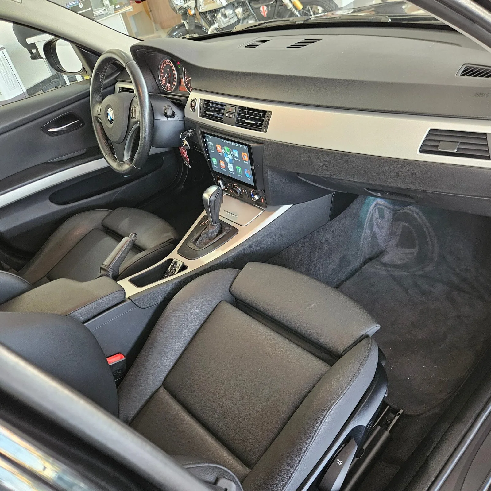 BMW 320i — foto 11
