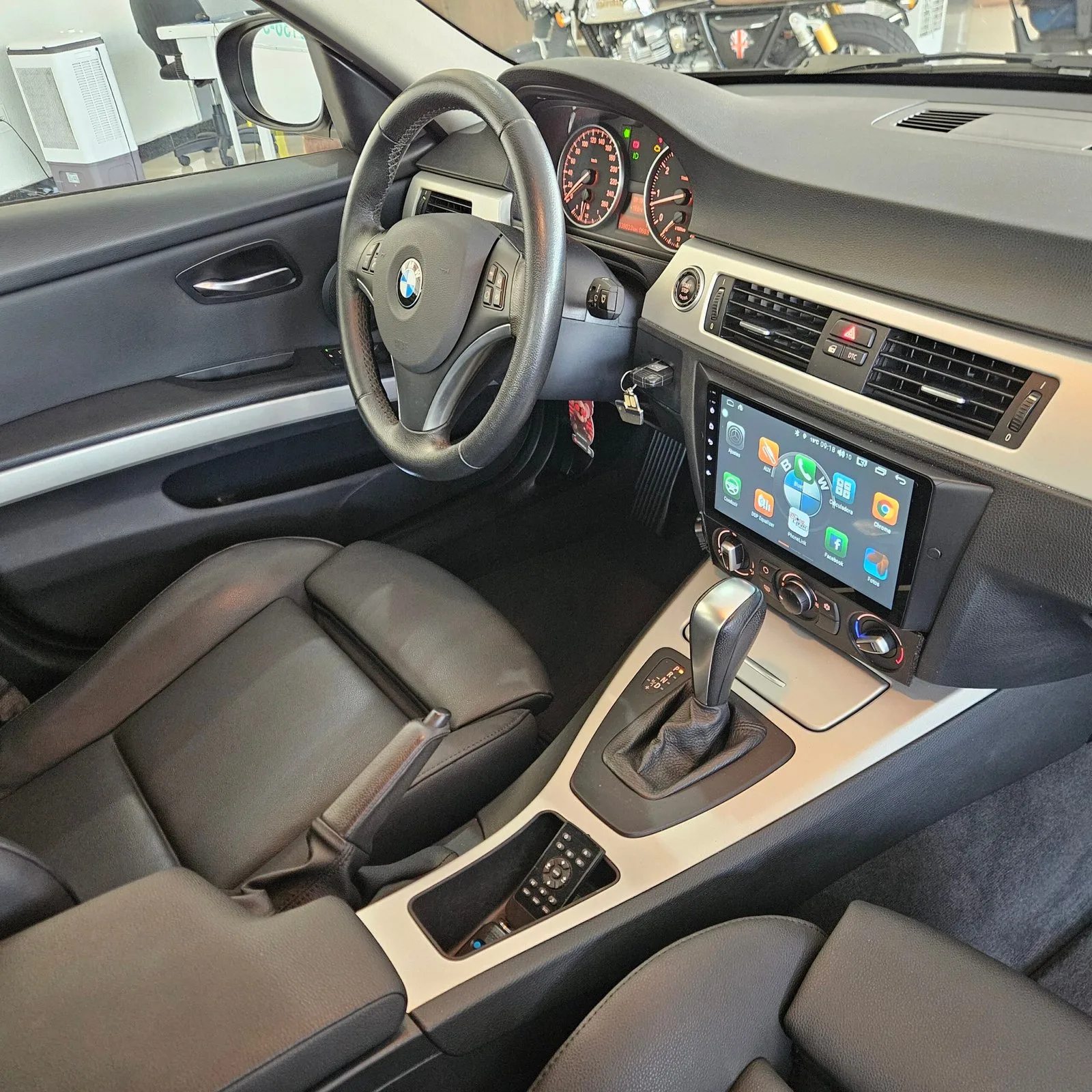 BMW 320i — foto 12